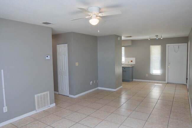 Foto del edificio - 434 W 17th St