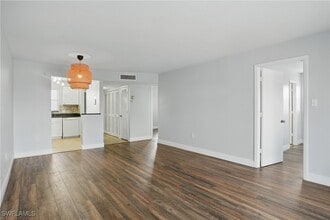 Building Photo - 170 Turtle Lake Ct