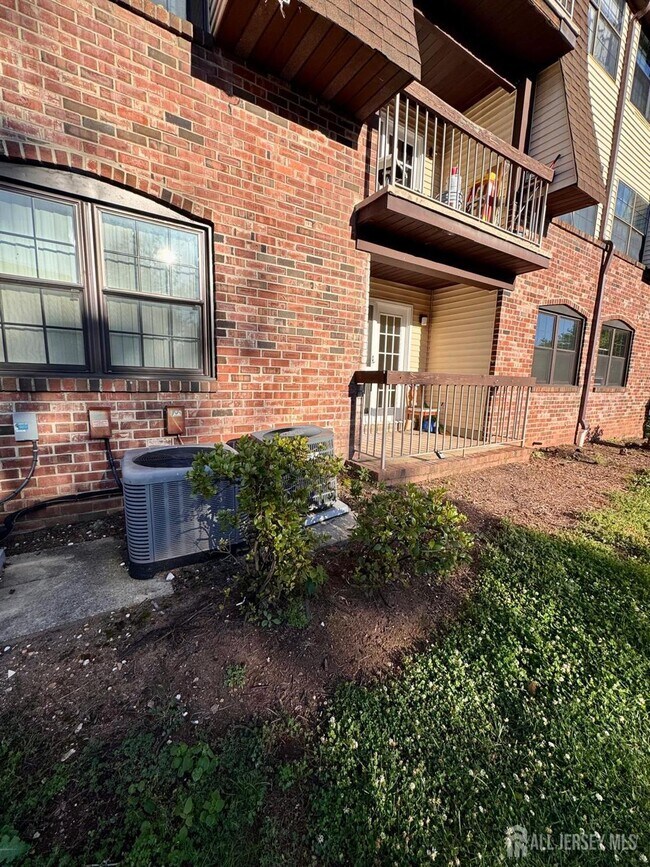 Foto del edificio - 1202 Green Hollow Dr