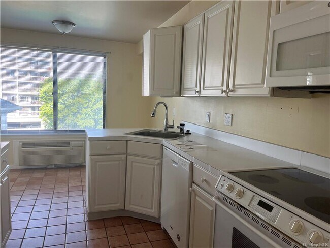 Building Photo - 200 High Point Dr