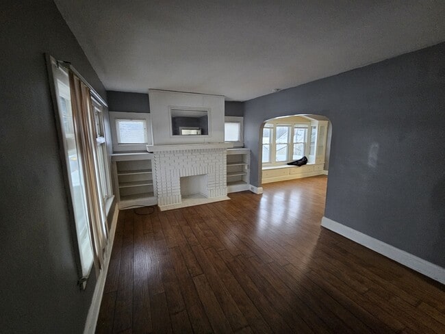 Foto del edificio - 4915 E 109th St