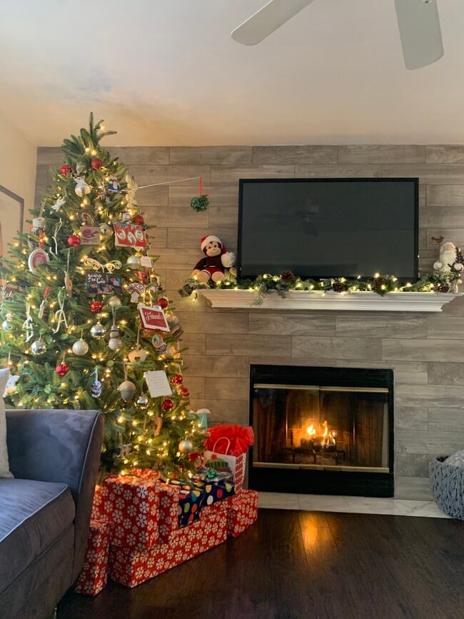 Livingroom - 3605 Waltham Ct