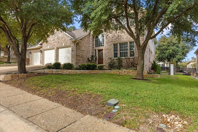 Building Photo - 4 Bedroom 3.5 Bath Heights At Stone Oak Su...