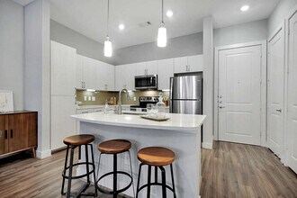 Building Photo - 12905 Boheme Dr