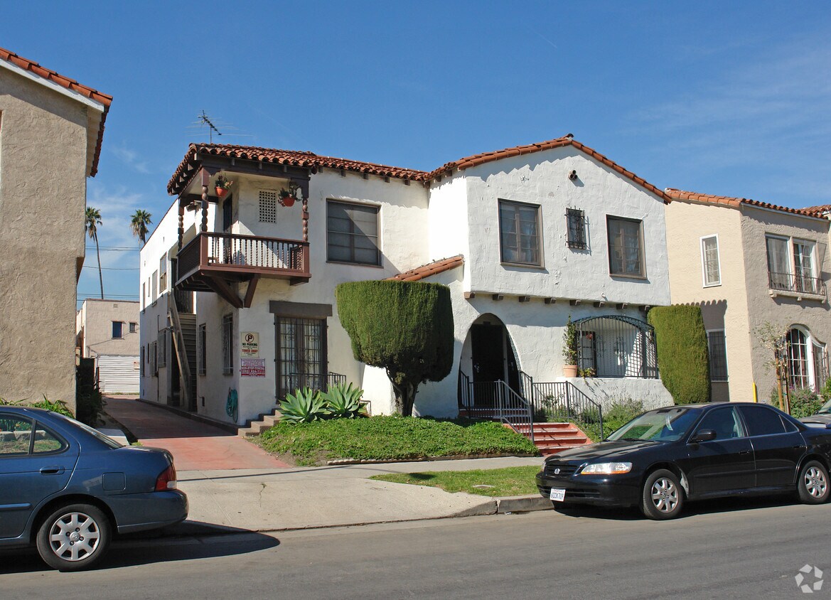Primary Photo - 327 N Curson Ave