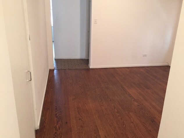 Foto del edificio - 3452 N Elaine Pl