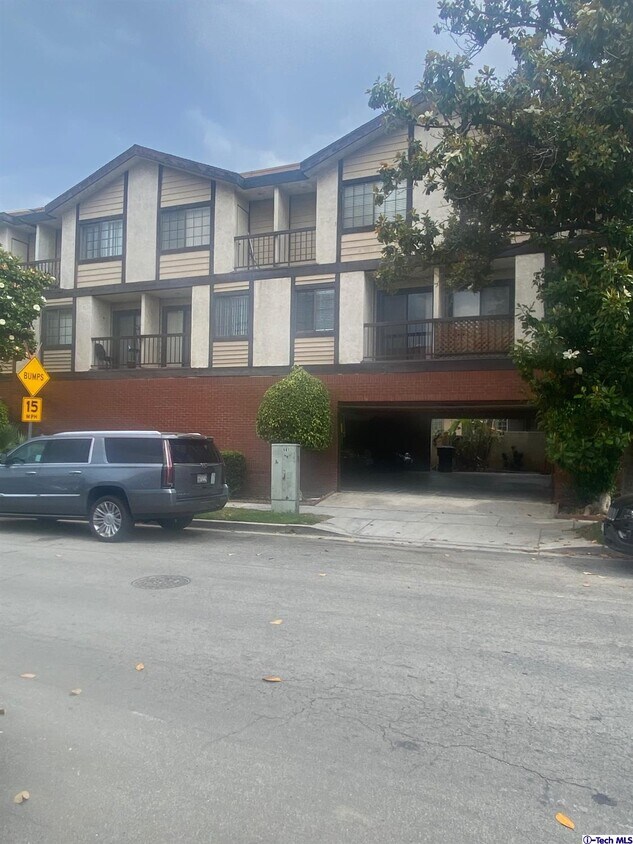 121 S Pacific Ave Unit 104, Glendale, CA 91204 Room for Rent in