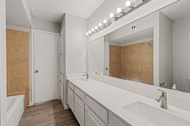 Building Photo - 3621 W Northgate Dr