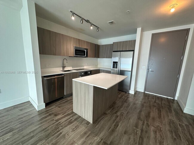 Foto del edificio - 201 SW 17th Rd