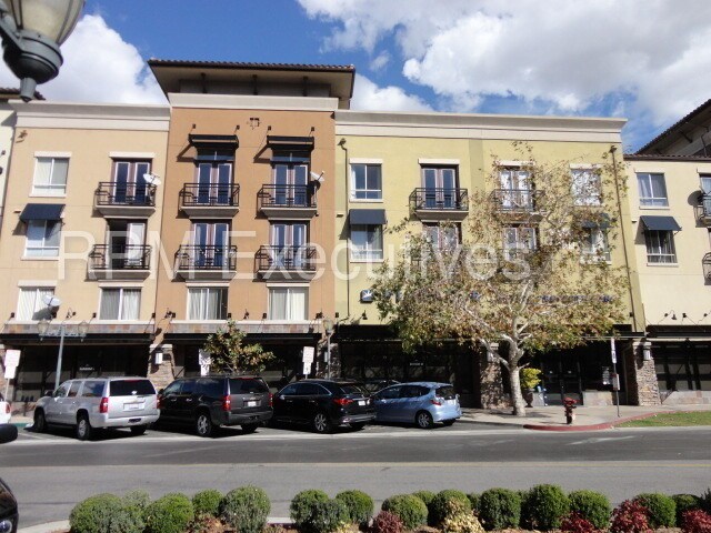 Foto principal - 24505 Town Center Dr