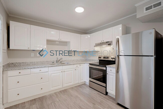 Foto del edificio - NOW OFFERING $250 OFF FIRST FULL MONTH IF ...