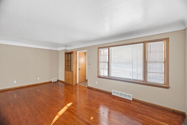 Foto del edificio - 4415 Greenway Rd
