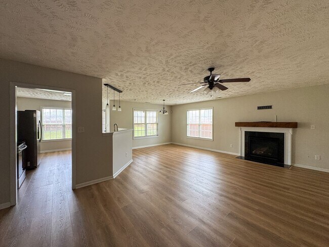 Foto del edificio - Lovely 3 Bed 2 Bath Fayetteville Home with Fenced Yard