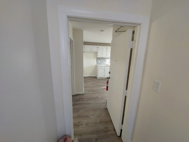 Building Photo - 527 43rd St