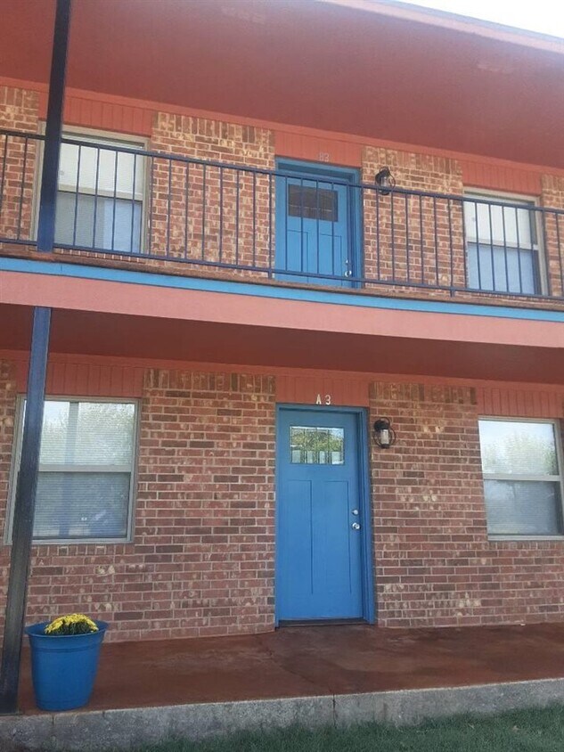 505 Oak Ave Unit B2, Cache, OK 73527 Room for Rent in Cache, OK