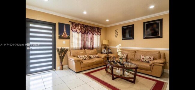 Foto del edificio - 15200 Railroad Dr