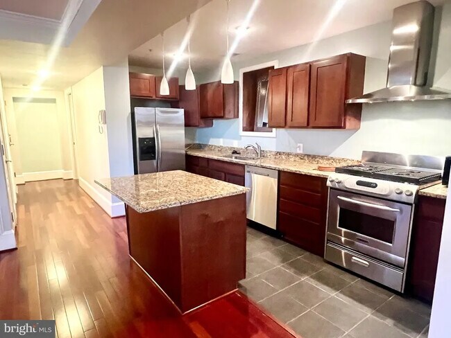 Foto del edificio - 1326 Girard St NW