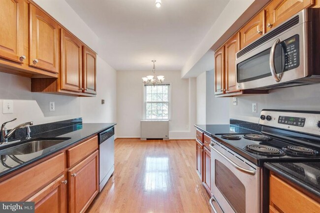 Kitchen, granite counters, eating space - 3336 Spring Ln