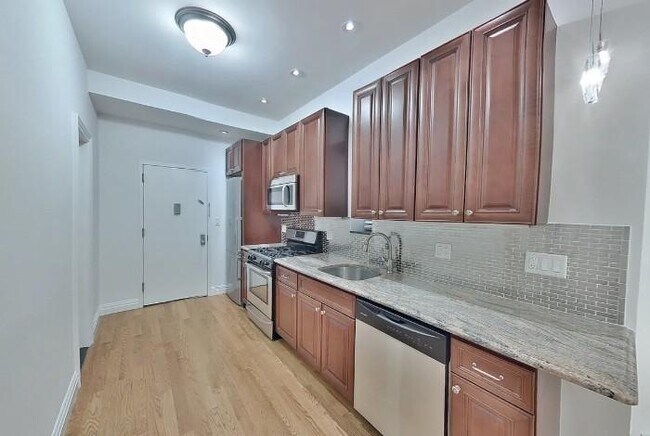 Foto del edificio - 3 bedroom in New York NY 10019