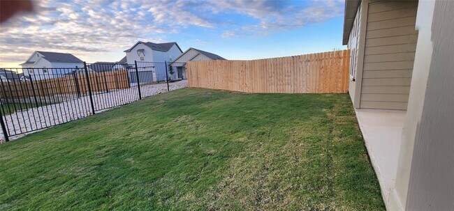 Foto del edificio - 2333 Moon Tower Trl