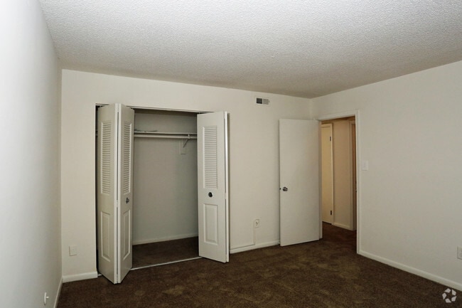 1st Bedroom - Thousand Oaks Apartments
