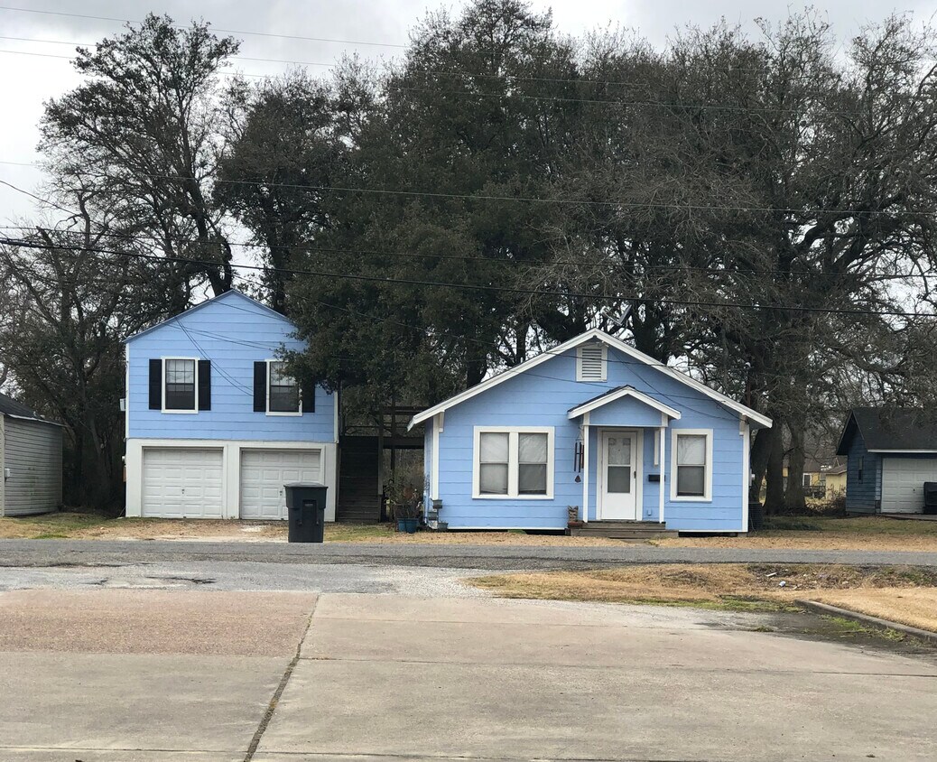 6129 Howe St Unit Rear, Groves, TX 77619 Apartments in Groves, TX