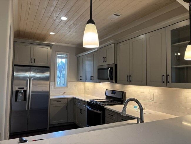 Building Photo - 999 Lennox Blvd