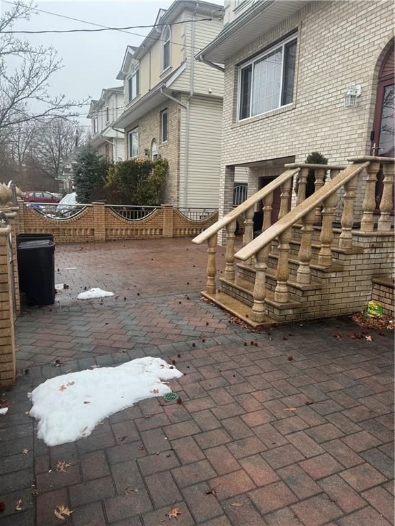 Foto del edificio - 359 Netherland Ave