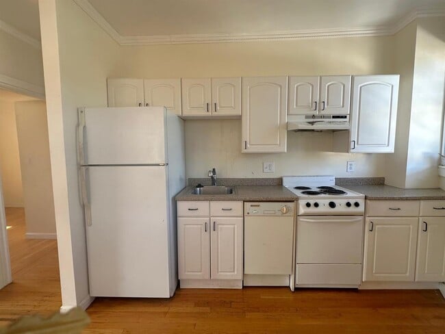 Building Photo - 14 Quincy St