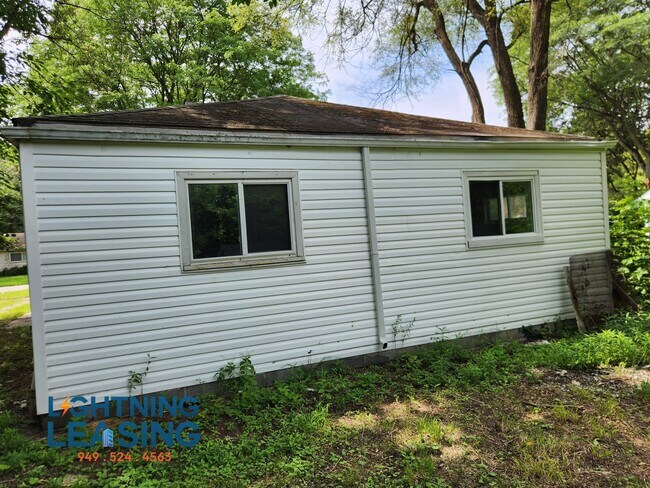 Building Photo - 22214 Puritan-C