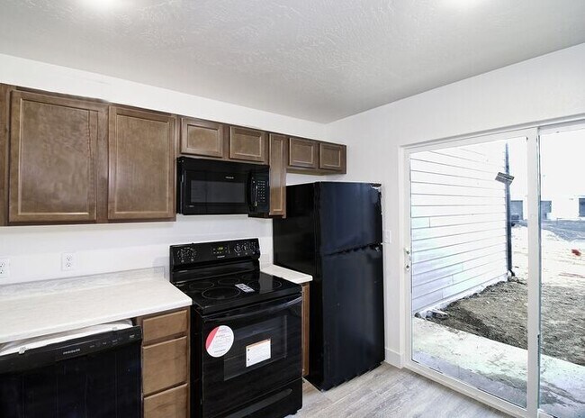 Foto del edificio - 2 Bed 1 Bath Condo!