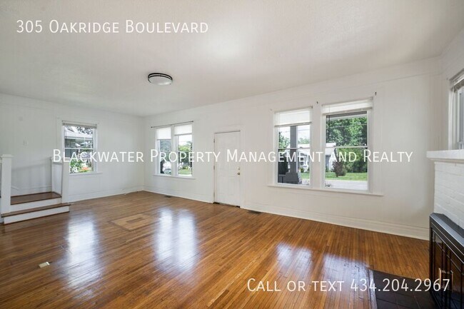Building Photo - 305 Oakridge Blvd