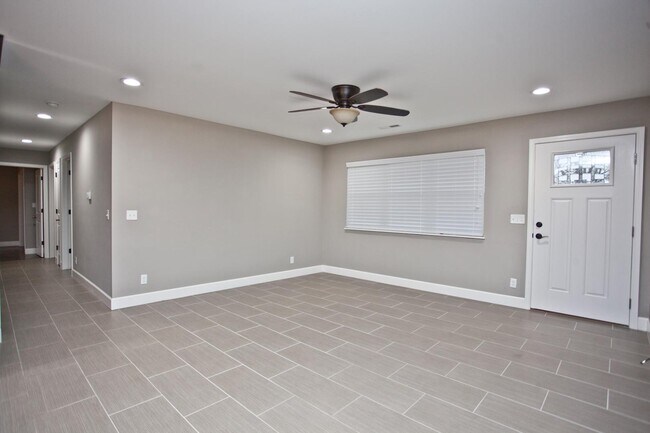 Building Photo - 1206 Convair St