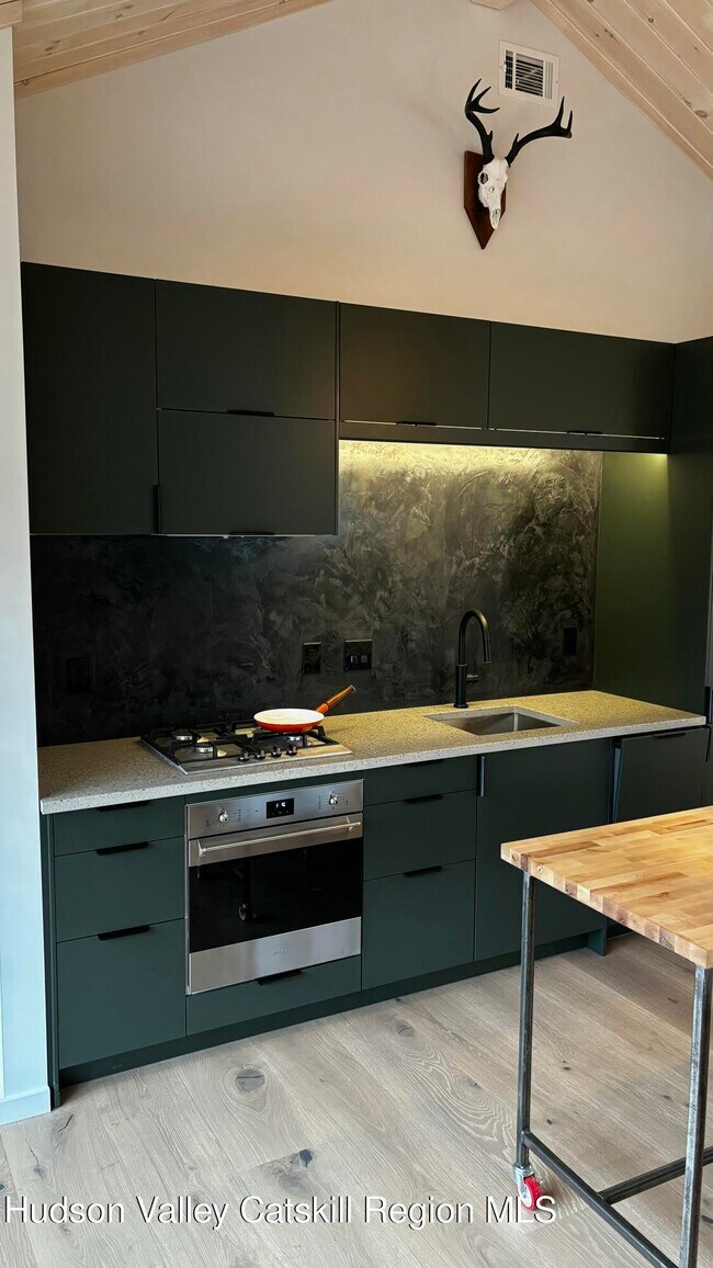 Foto del edificio - 13 Regal Rd