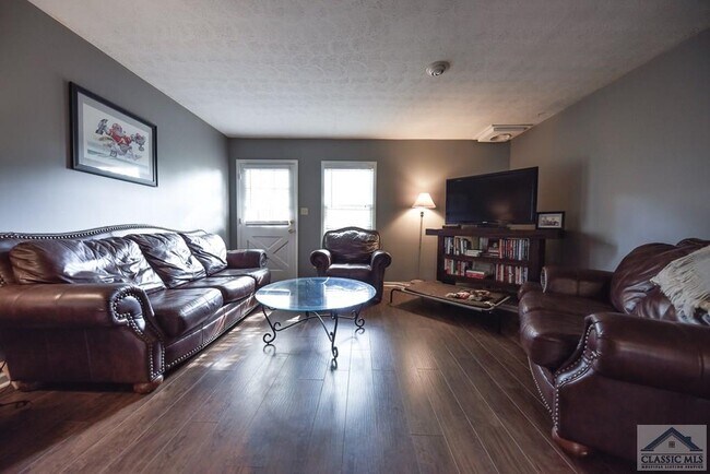 Building Photo - 113 Eaglewood Way