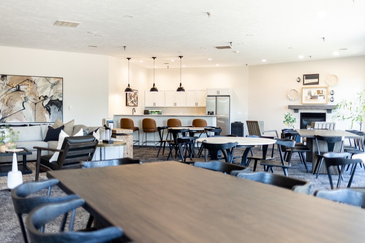 Primary Photo - Donegal Pointe Apartments