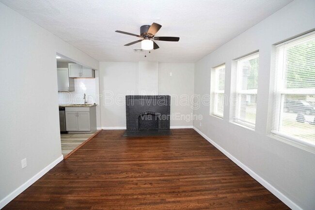 Building Photo - 615 E Xyler St