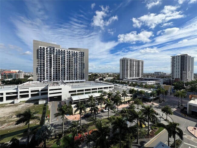 Foto del edificio - 5300 Paseo Blvd