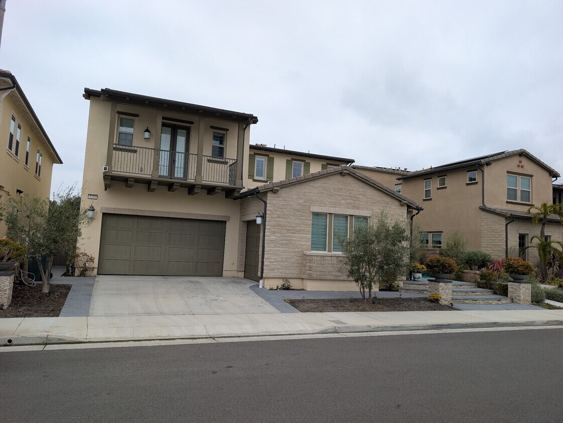 Building Photo - 5201 Goldenrod Cir