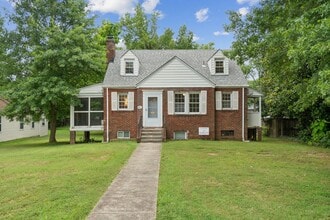 Building Photo - 4811 Calvert Rd