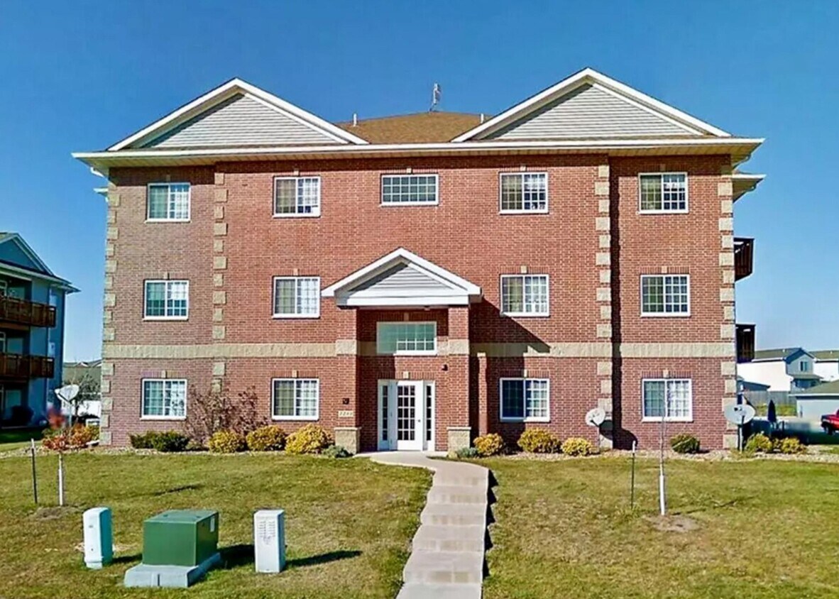 2210 W Lake Rd Unit 303, North Liberty, IA 52317 Room for Rent in