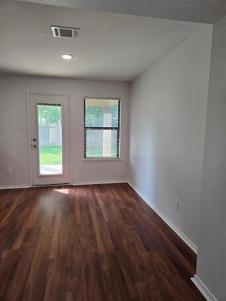 Building Photo - 1124 Hyde Park Dr