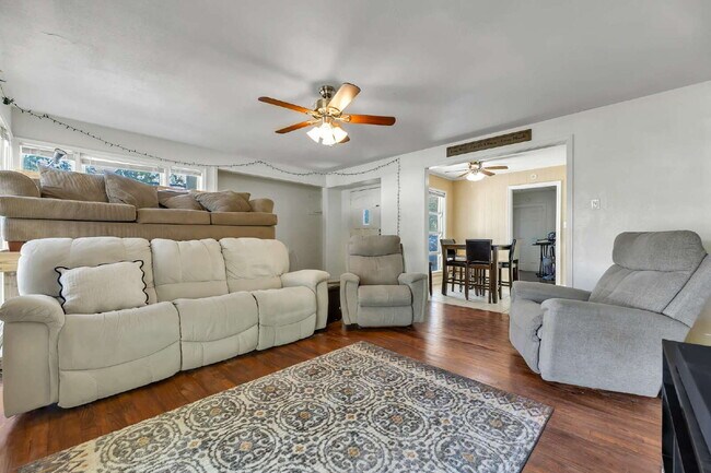 Foto del edificio - 520 Helena St