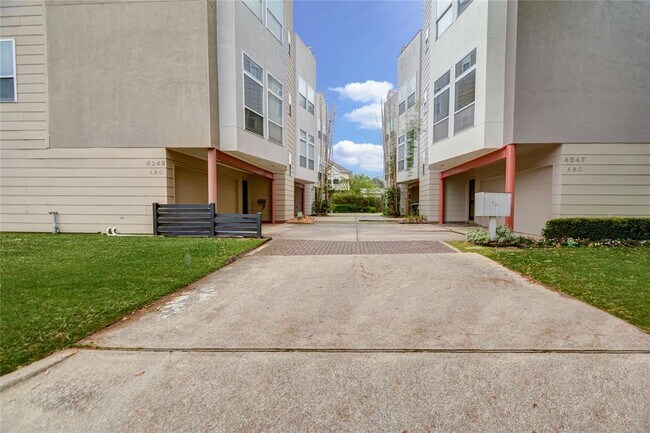 Foto del edificio - 4243 Purdue St