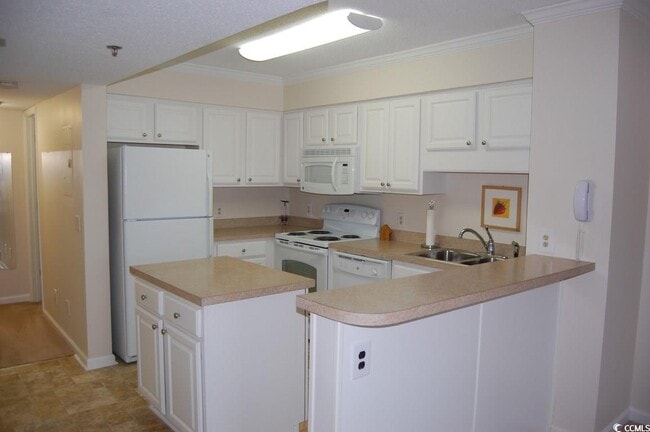 Building Photo - 4350 Intercoastal Dr
