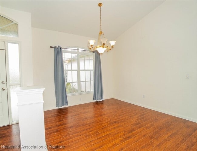 Building Photo - 2508 Manor Dr