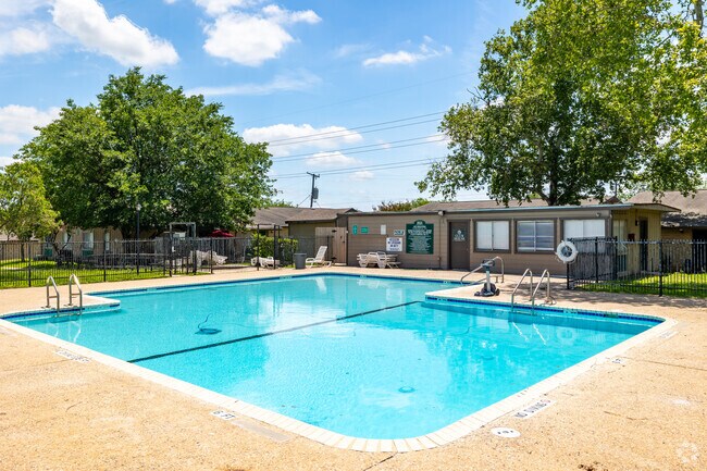 Piscina - Homestead Apartments