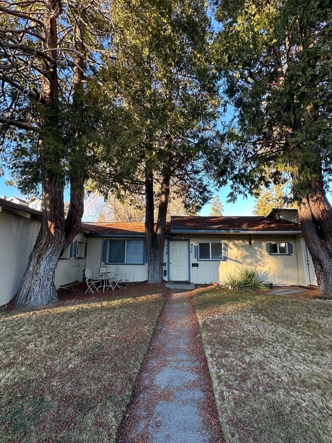 Foto del edificio - Newport Ave Triplex - 00404-NEWP-00