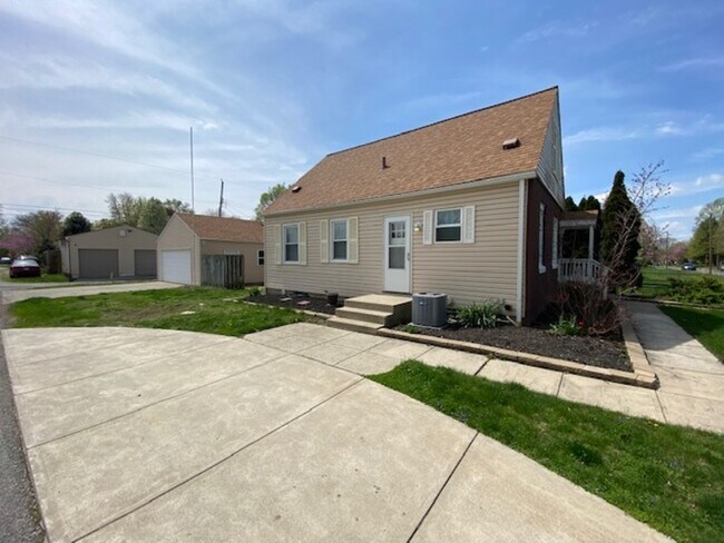 Building Photo - 297 E Jeffrey Pl