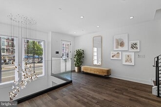 Building Photo - 742 S Broad St